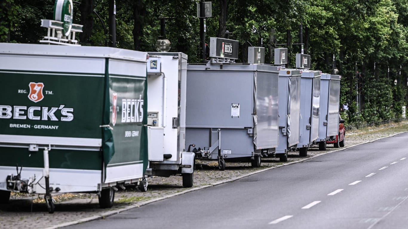 Bierwagen auf der Straße (Symbolbild): Eine Fahrradfahrerin ist bei einem Unfall mit einem solchen Wagen verletzt worden.