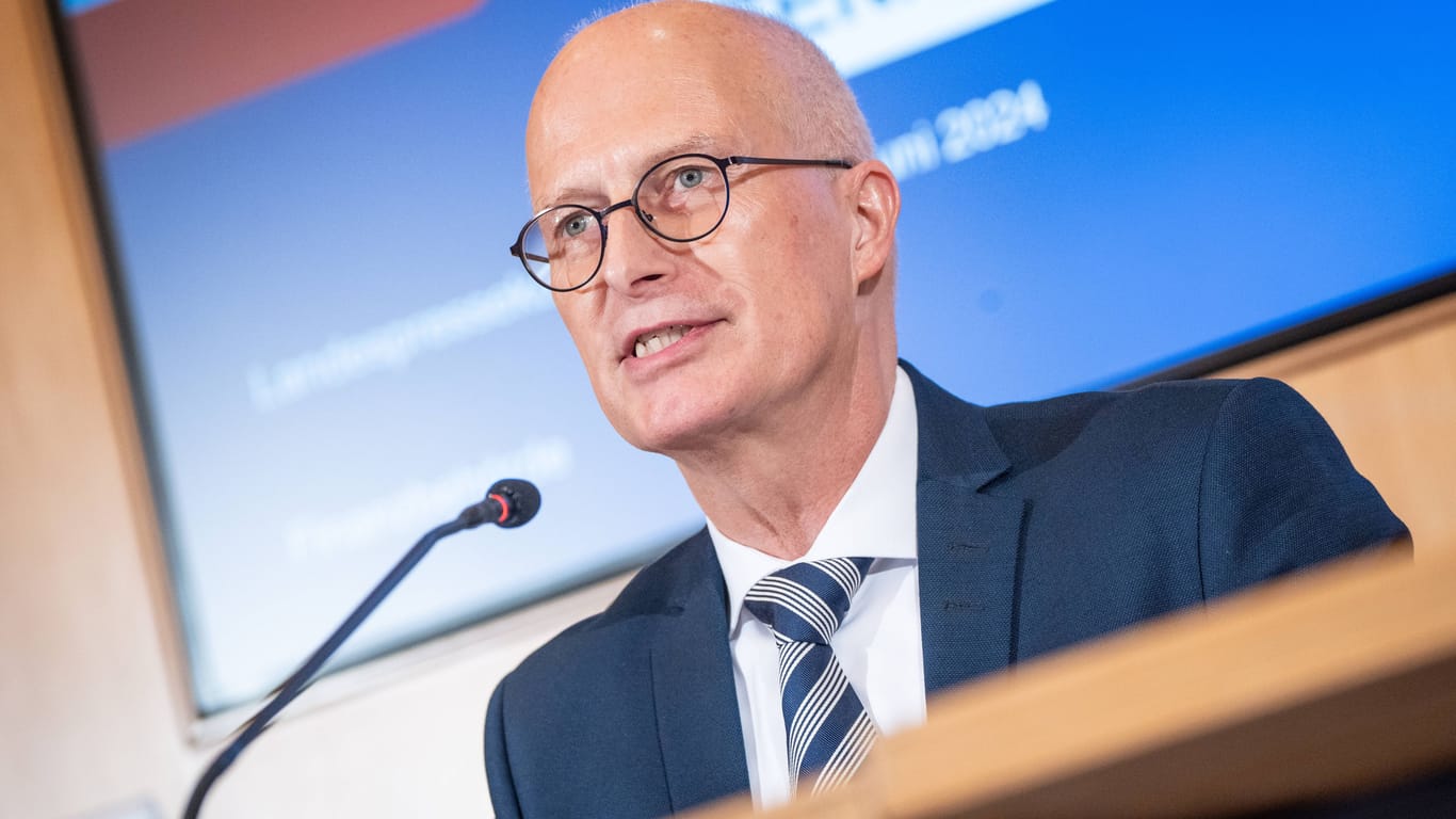 Peter Tschentscher auf einer Pressekonferenz (Archivbild): Der SPD-Politiker ist seit März 2018 Hamburger Bürgermeister.