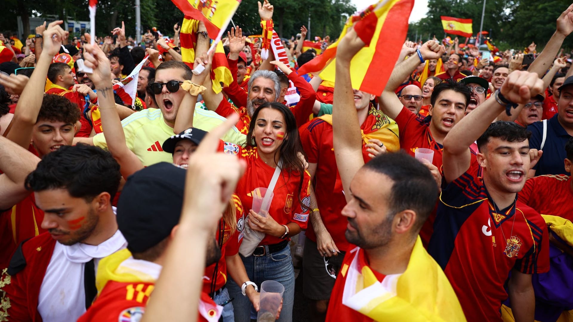 SOCCER-EURO-ESP-ENG/FANS