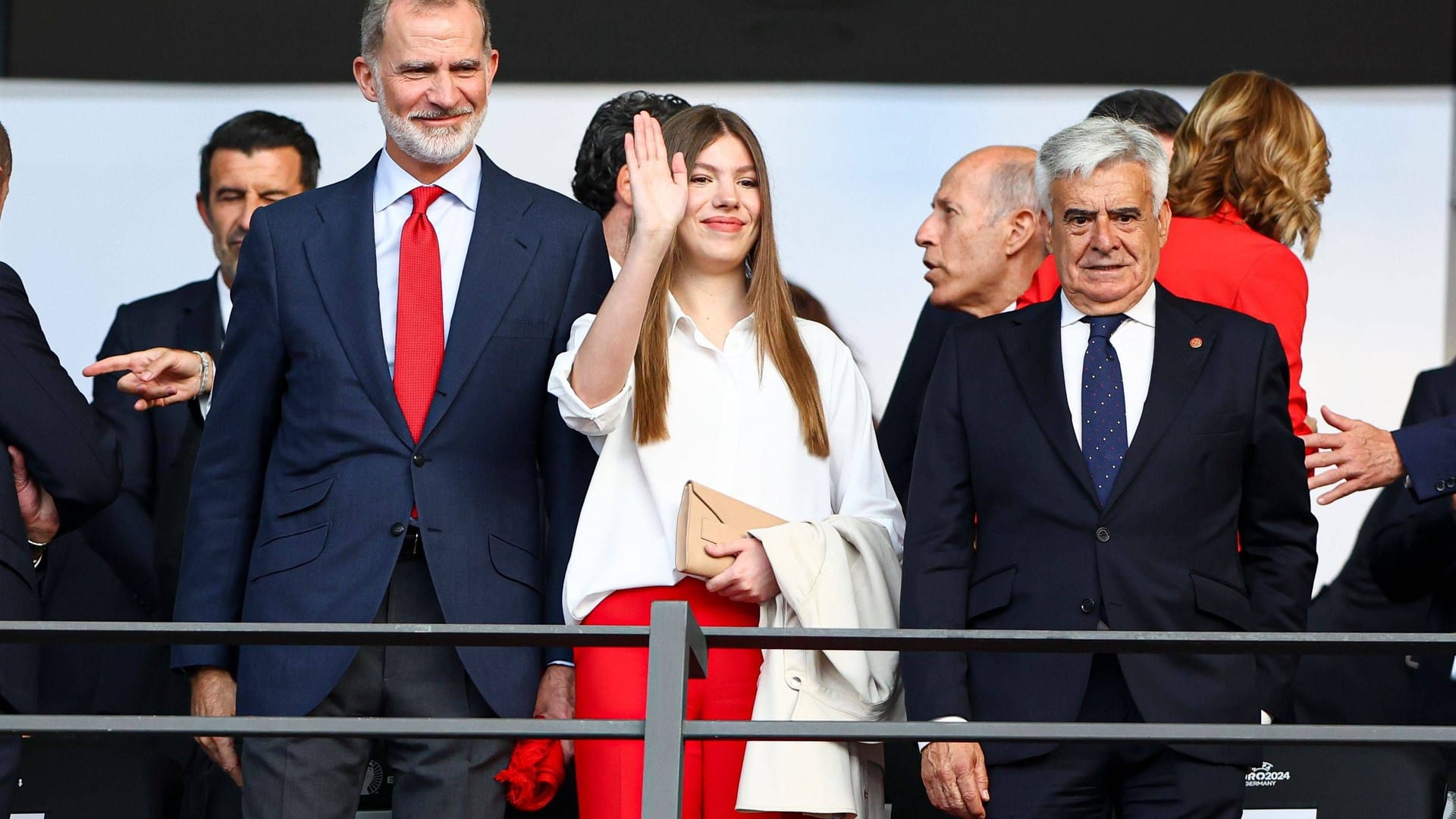 Pedro Rocha (r.) beim EM-Finale in Berlin. Neben ihm das spanische Königspaar.