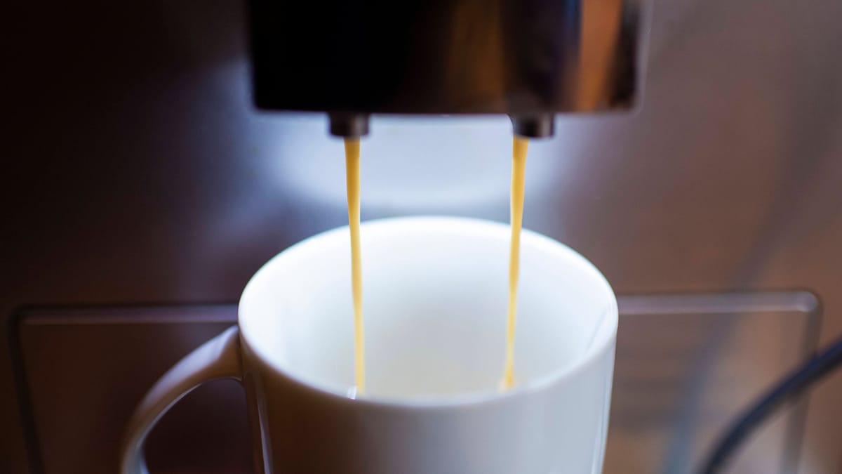 Kaffee aus Vollautomat schmeckt bitter: Ursache und Lösung