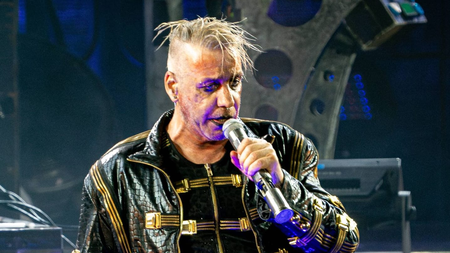 Till Lindemann: Gegen den Rammstein-Frontmann erhoben mehrere Frauen schwere Vorwürfe.