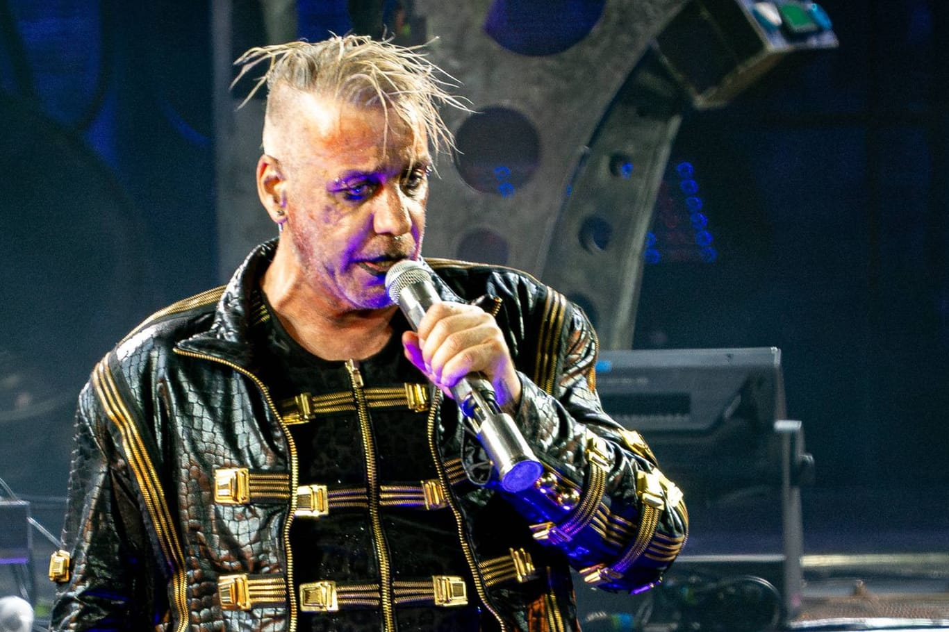 Rammstein-Sänger Till Lindemann bei einer Show in Kopenhagen (Archivfoto): Betrüger versuchen, mit den geplanten Shows in Frankfurt Geld zu verdienen.