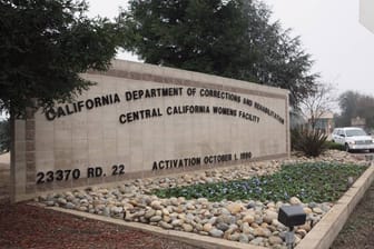 Das Gefängnis "Central California Women's Facility" in Chowchilla, Kalifornien (Archivbild): Hier ist eine Frau gestorben, möglicherweise wegen der Hitze im Gebäude.