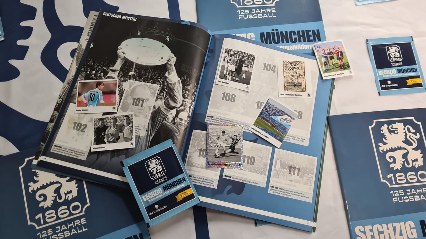 Das neue Panini-Album des TSV 1860 München: Ein elementarer Teil des Hefts dreht sich um die glorreichen 1960er-Jahre des Vereins.