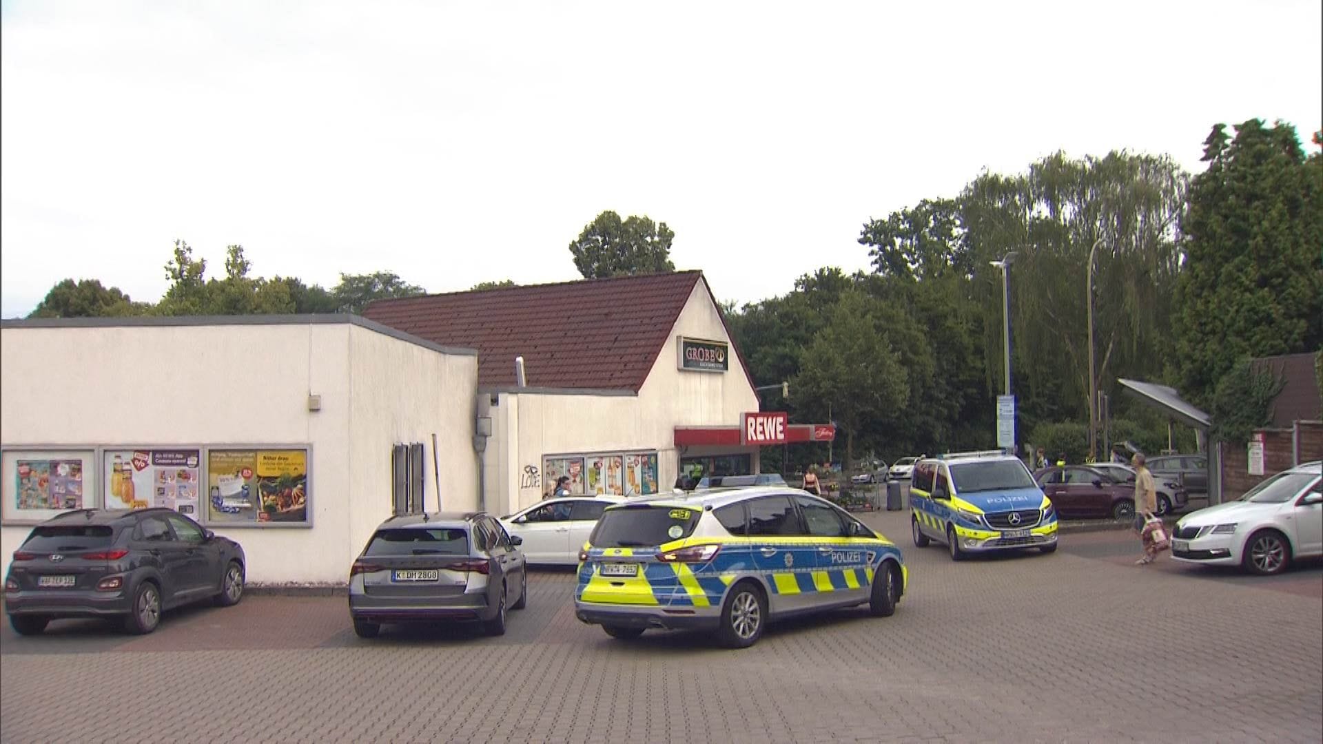 Ein Rewemarkt in Dortmund-Barop wurde am Freitag Opfer eines Raubüberfalls.