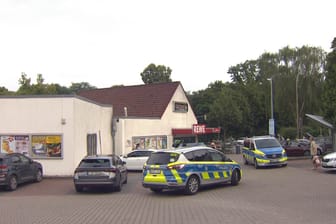 Ein Rewemarkt in Dortmund-Barop wurde am Freitag Opfer eines Raubüberfalls.