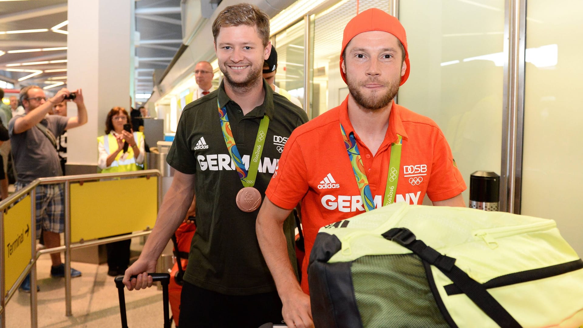 Martin Zwicker (r.) bei seiner Ankunft in Berlin nach Olympia-Bronze in Rio de Janeiro 2016.