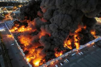 Im Mai brannte ein Einkaufszentrum in Warschau ab.