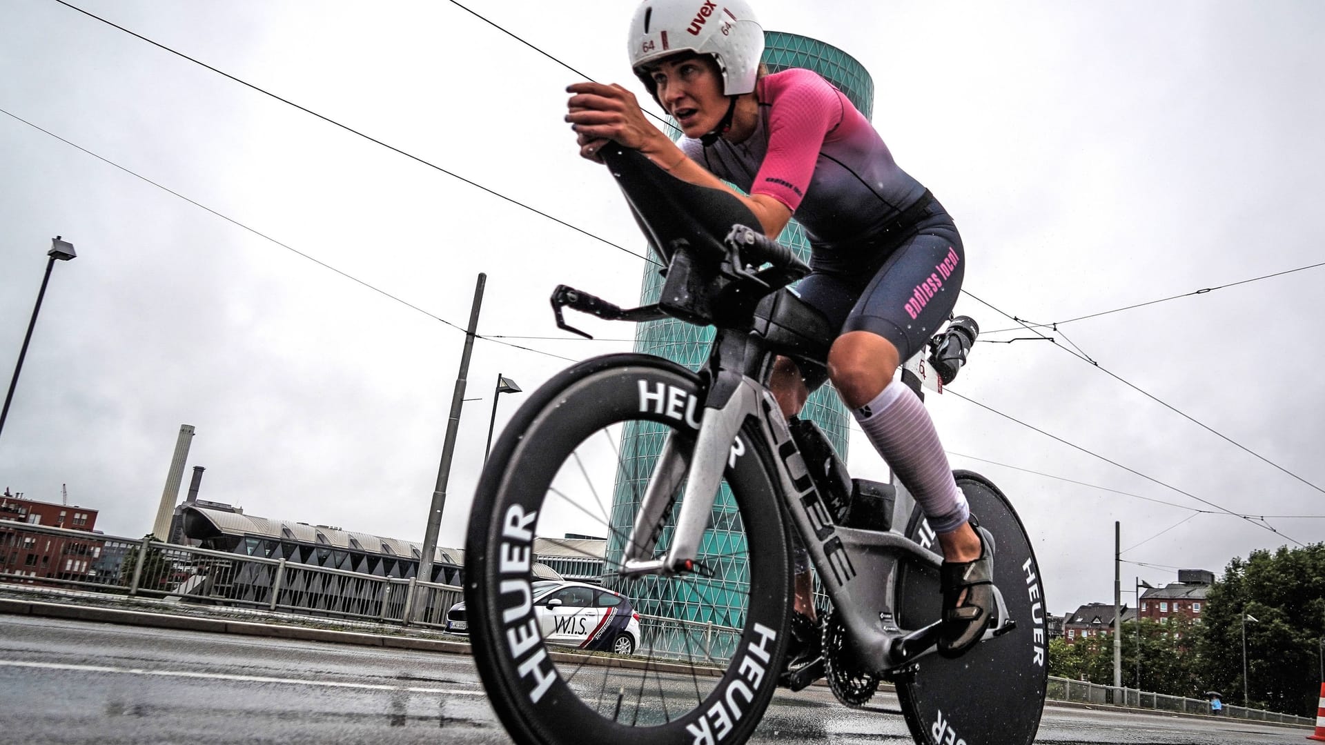 Teilnehmerin beim Frankfurt City Triathlon (Archivfoto): Auch in diesem Jahr werden wegen des Events mehrere Straßen gesperrt.