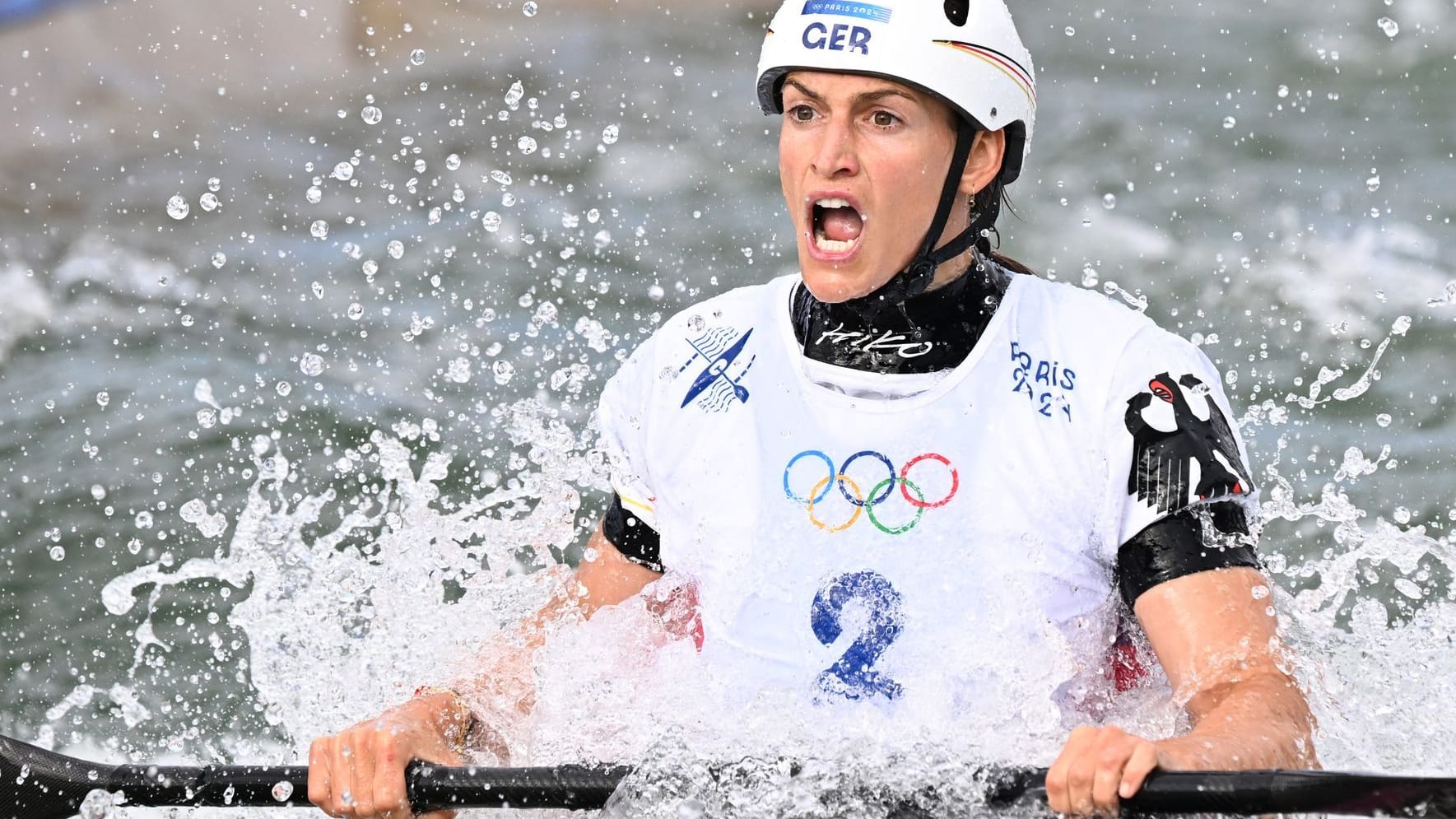 Ricarda Funk kann es nicht glauben: Sie hat eine Medaille im Kajak-Finale verpasst.