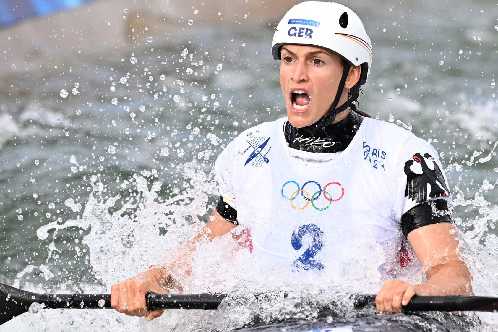 Ricarda Funk kann es nicht glauben: Sie hat eine Medaille im Kajak-Finale verpasst.