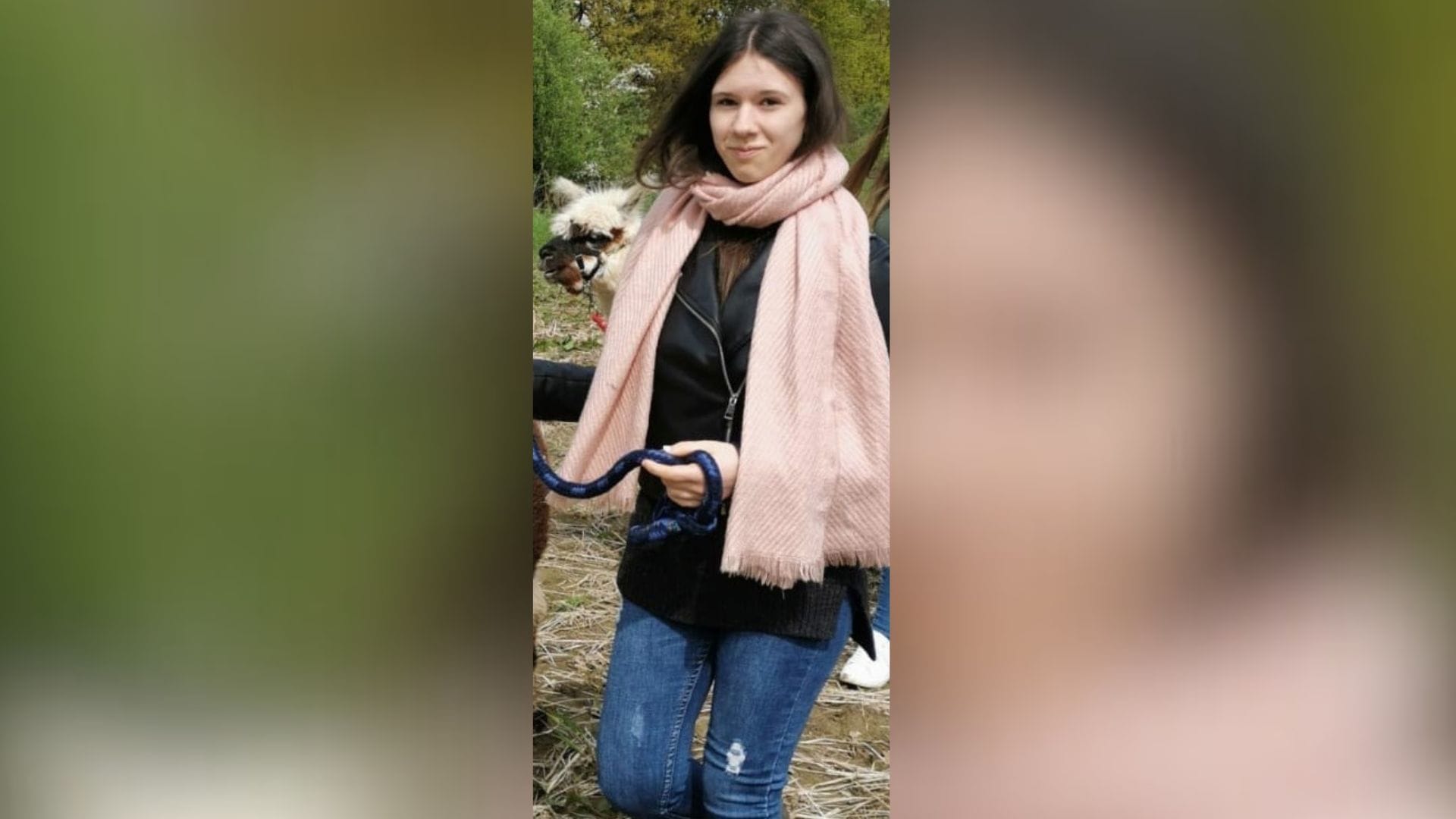 Seit Sonntag, den 28. Juli 2024, wird die 15-jährige Lina vermisst. Die Gesuchte verließ an dem Tag das Elternhaus in Bielefeld in unbekannte Richtung. Es gibt Hinweise, dass Lina Bezüge nach Frankfurt am Main hat und sich möglicherweise dort aufhalten könnte. Die Polizei bittet die Bevölkerung um Mithilfe.Wer hat Lina nach dem 28. Juli 2024 gesehen oder kann Angaben zu ihrem aktuellen Aufenthaltsort machen?Personenbeschreibung:Weiblich, ca. 160cm groß, schlanke Statur, braune lange Haare und braune Augen. Sachdienliche Hinweise nimmt die Kriminalpolizei Bielefeld unter der 0521 / 545 0 oder jede andere Polizeidienststelle entgegen.
