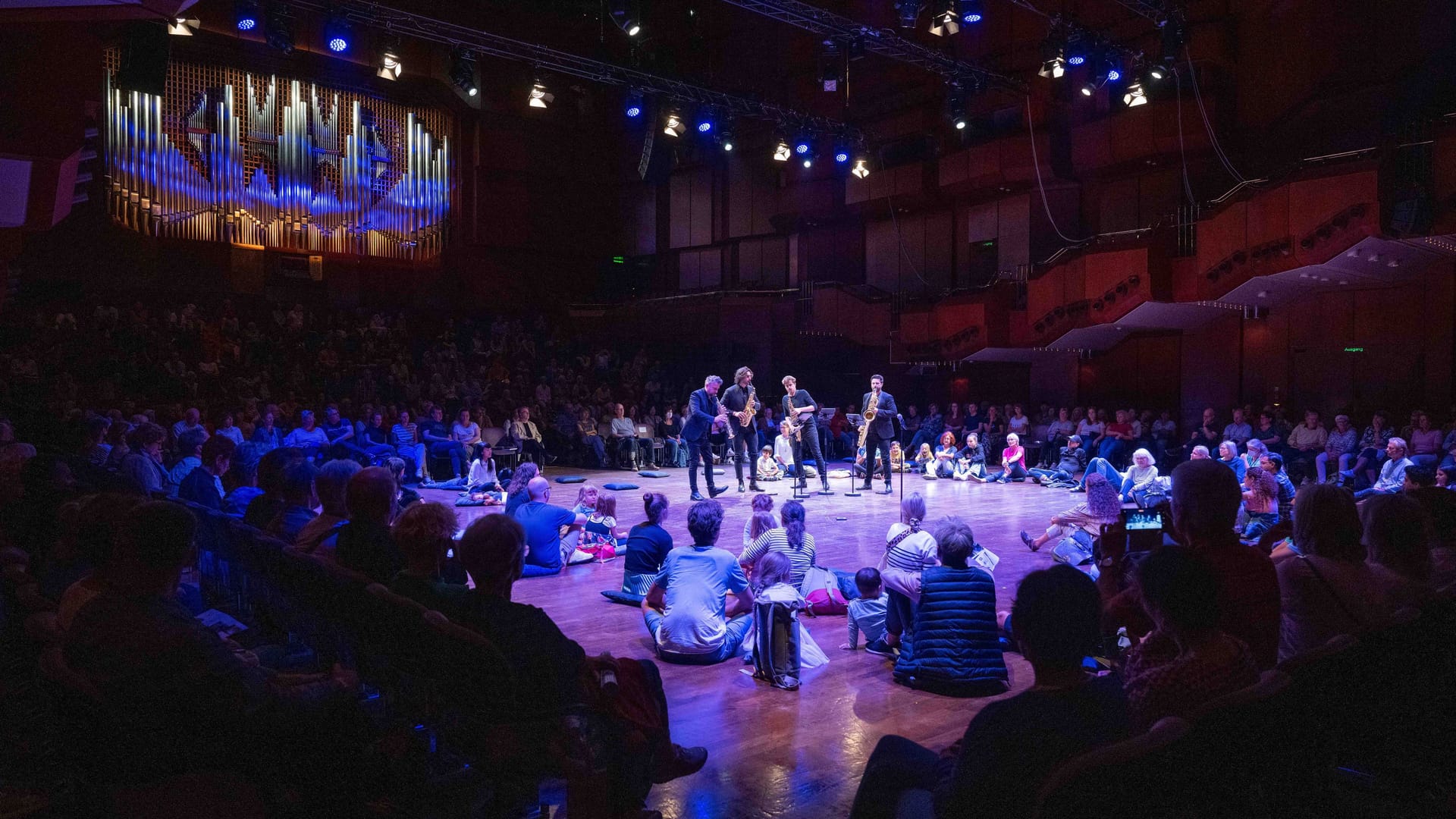 Fratopia-Festival in der Alten Oper Frankfurt: Programmpunkte Alexej Gerassimeez & Friemds/ Grosser Saal, Young Academy/ Clara Schumann Foyer , Virtual Reality/ Telemann Salon, Signum Saxophone Quartet/ Grosser Saal, Omer Klein/ Grosser Saal im Rahmen des Fratopia Festivals 2023 am Dienstag, 26. September 2023 in der Alten Oper Frankfurt in Frankfurt am Main