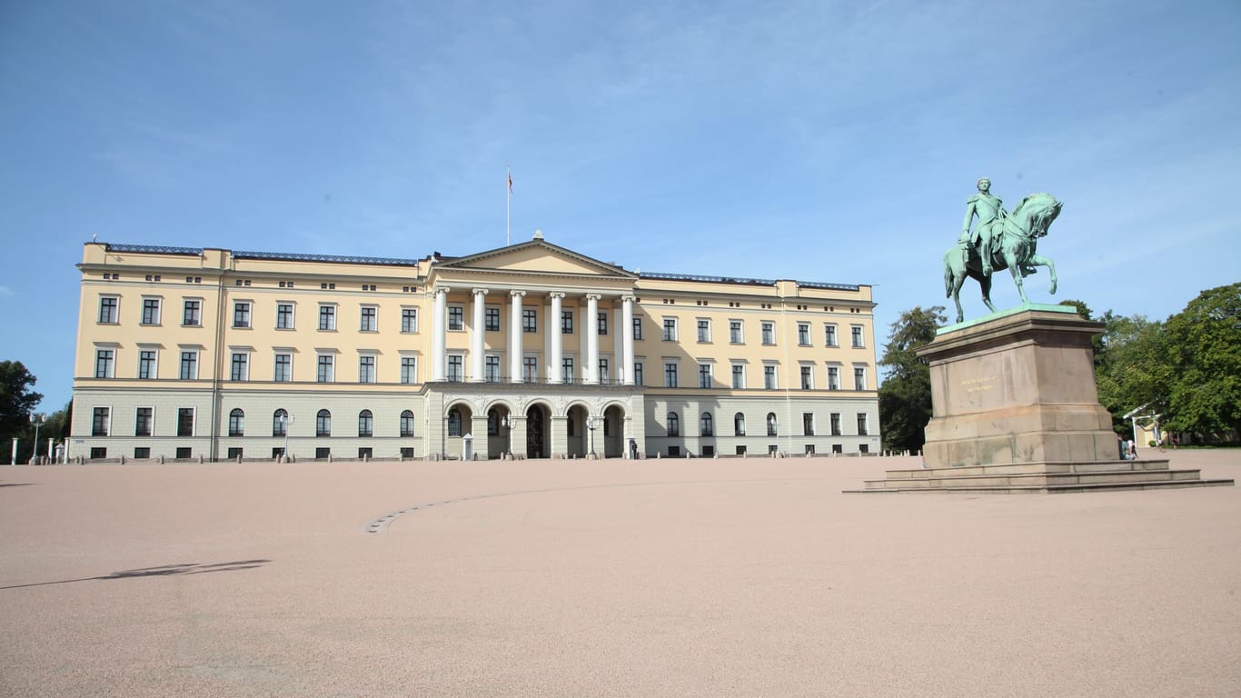 Außenansicht des norwegischen Königsschlosses in Oslo in der Sonne (Archivbild)