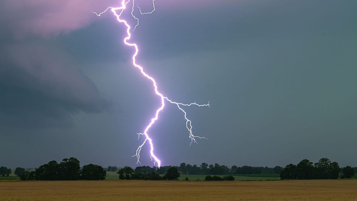 Gewitter über Hessen (Symbolbild)