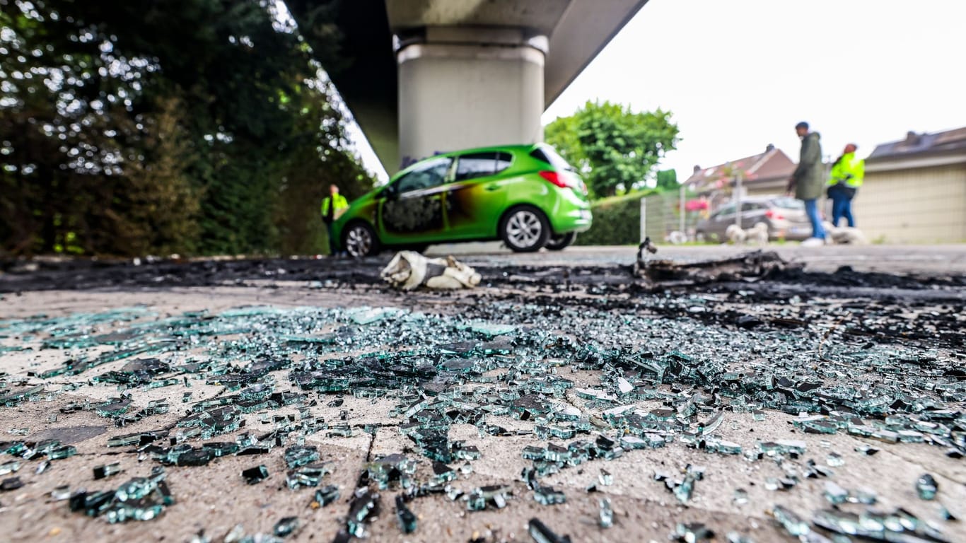 Autos im Duisburger Süden angezündet