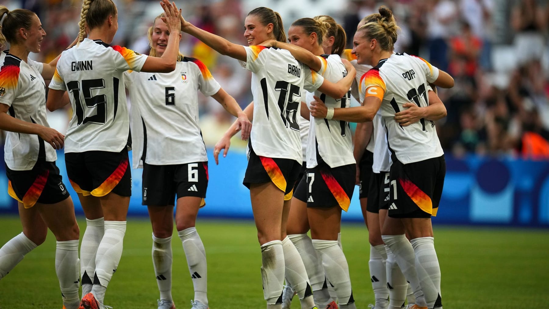 Starker Start: DFB-Frauen mit drei Toren gegen Australien