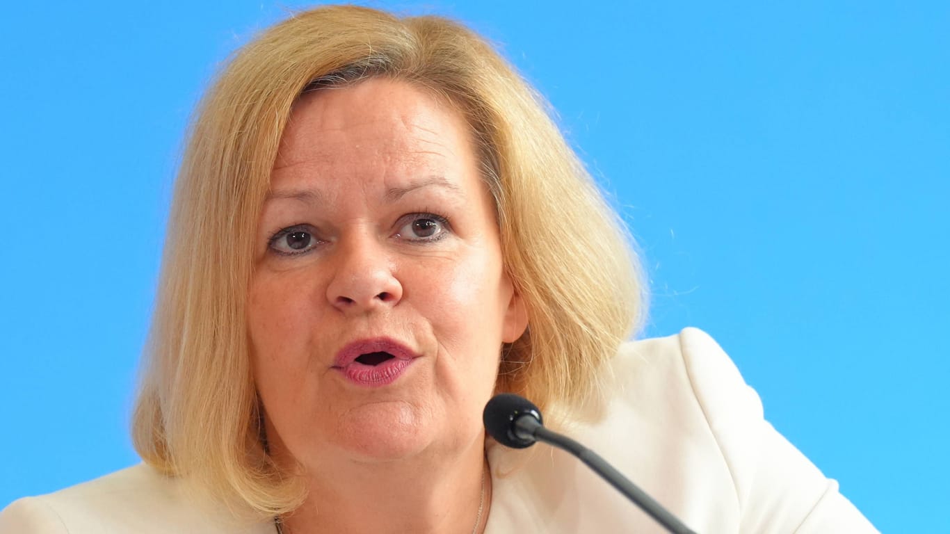 Nancy Faeser: Die Innenministerin kämpft in ihrem Amt auch gegen Rechtsextremismus.