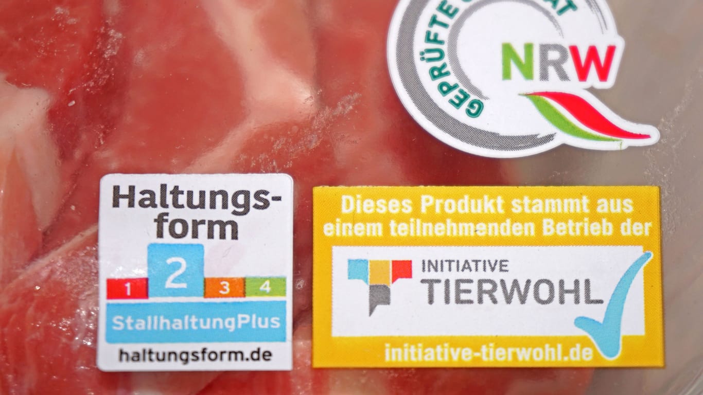 Das Tierhaltungslogo mit der Kennzeichnung 2 für Haltungsform Stall Plus: Es zeigt, ob ein Betrieb an der Initiative Tierwohl teilnimmt.