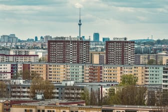 Wohnhäuser in Berlin: Vonovia will mehr Miete haben und bricht damit das Berliner Wohungsbündnis.