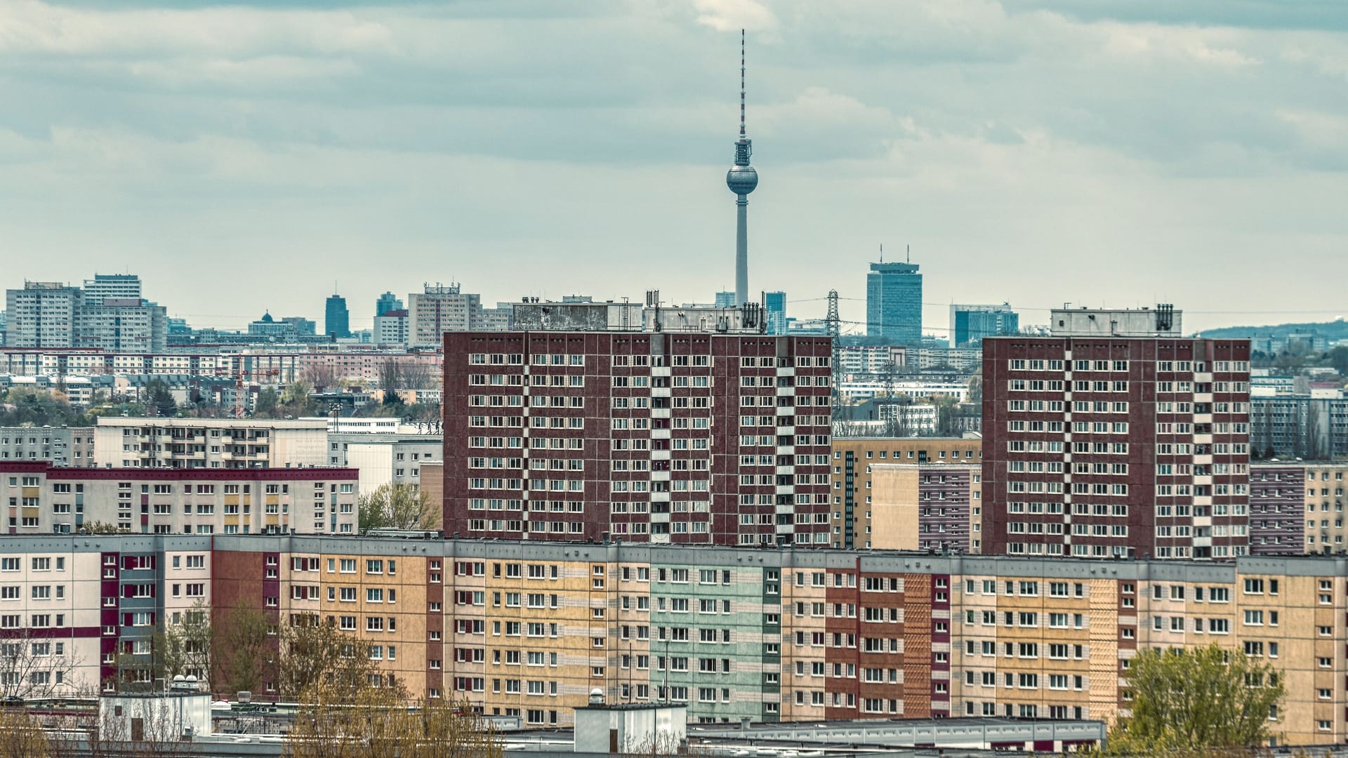 Wohnhäuser in Berlin: Vonovia will mehr Miete haben und bricht damit das Berliner Wohungsbündnis.