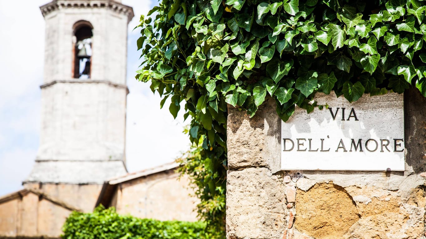 Straßenschild "Via dell'Amore": Die Legende ihrer Entstehung ist deutlich romantischer als der wahre Grund.