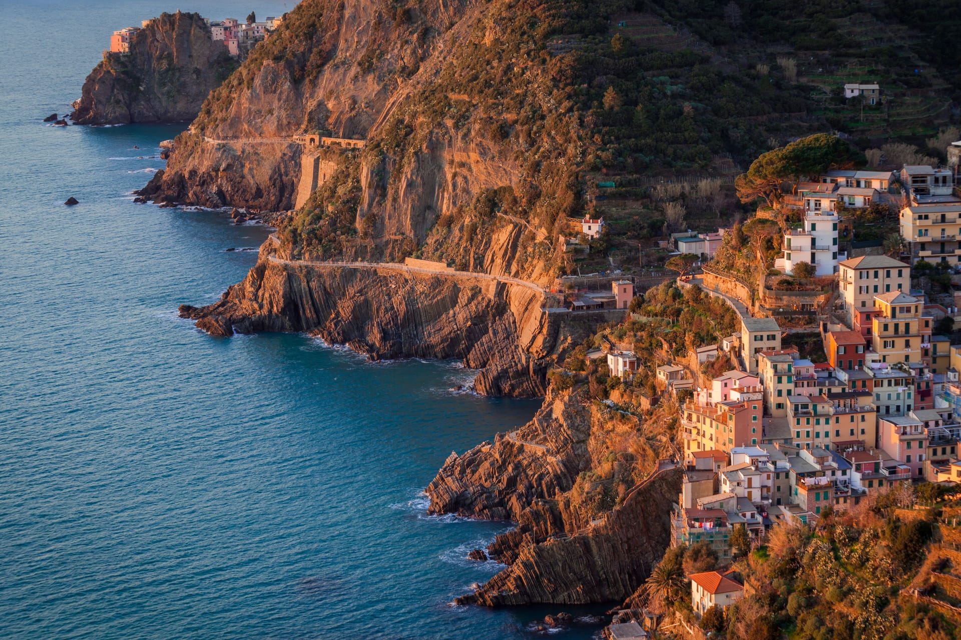 Via dell'Amore: Der Pfad der Liebe verbindet die Dörfer Riomaggiore und Manarola in den Cinque Terre in Ligurien.