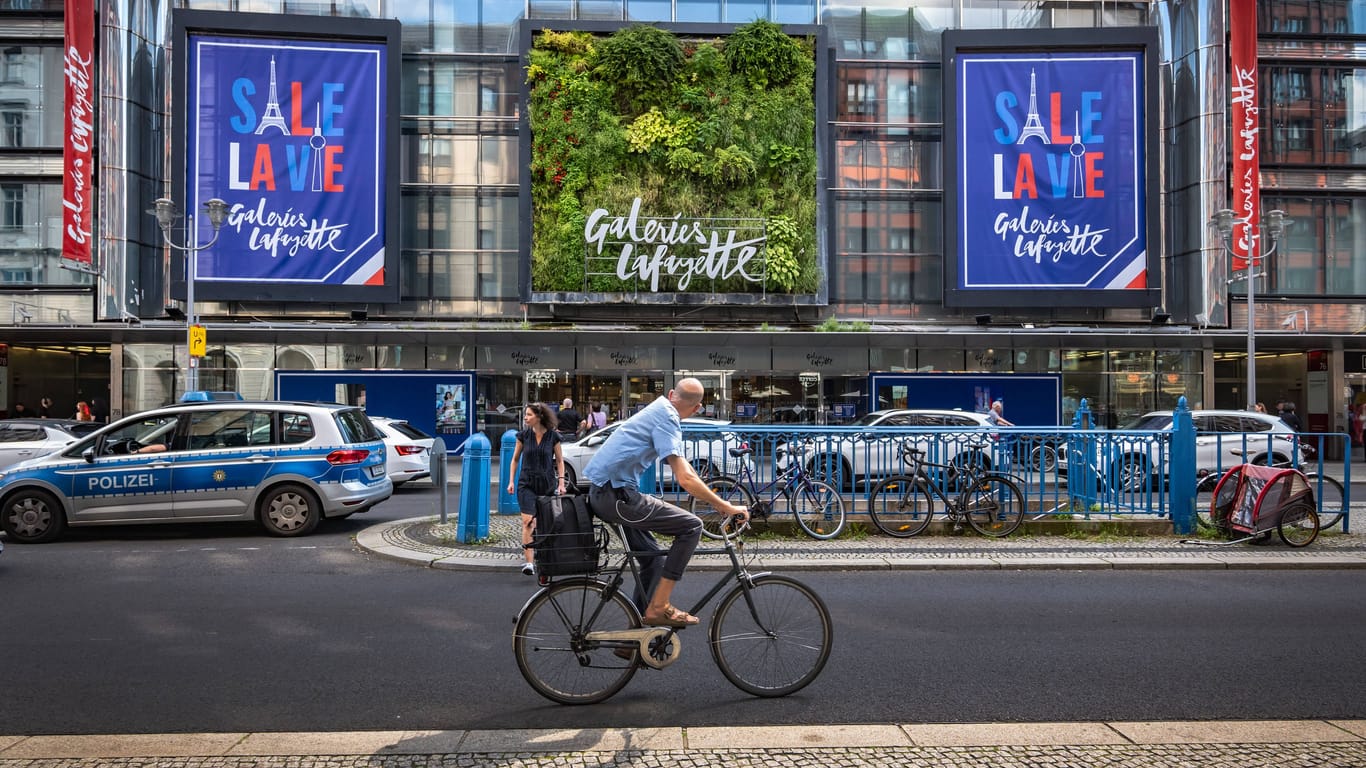 Galeries Lafayette in der Friedrichstraße (Archivbild): Am Mittwoch öffnet das Kaufhaus in Berlin zum letzten Mal seine Türen.