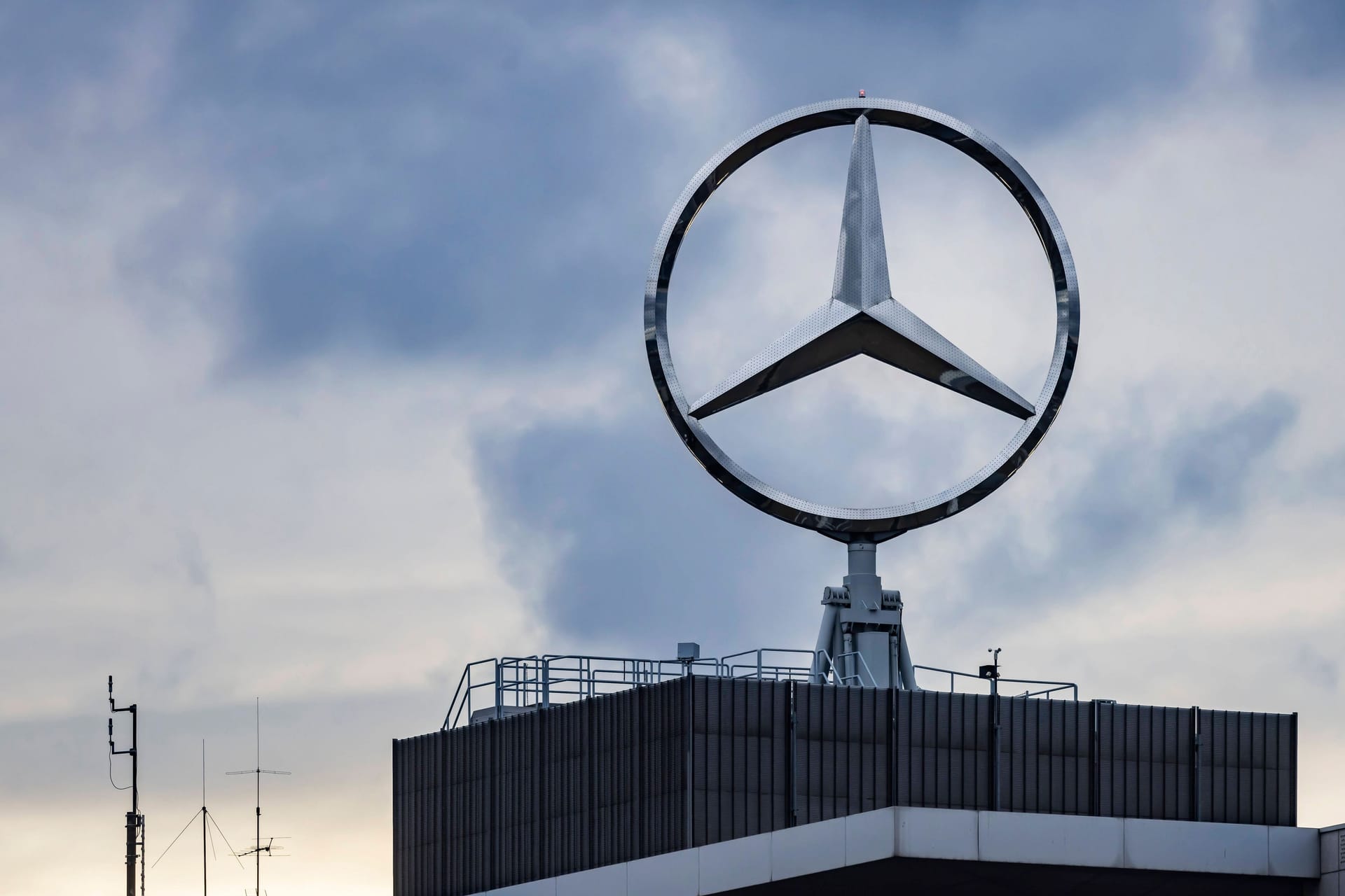 Proteste bei Mercedes: Der Autobauer will seine Autohäuser verkaufen.