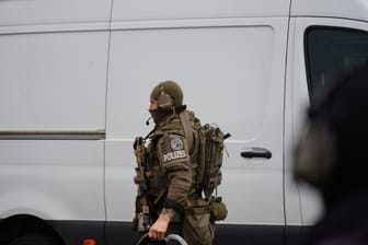 Die Polizei schickte mehrere Sondereinheiten ins Nürnberger Land: Die Lage ist nach der Aussage einer Sprecherin unübersichtlich.