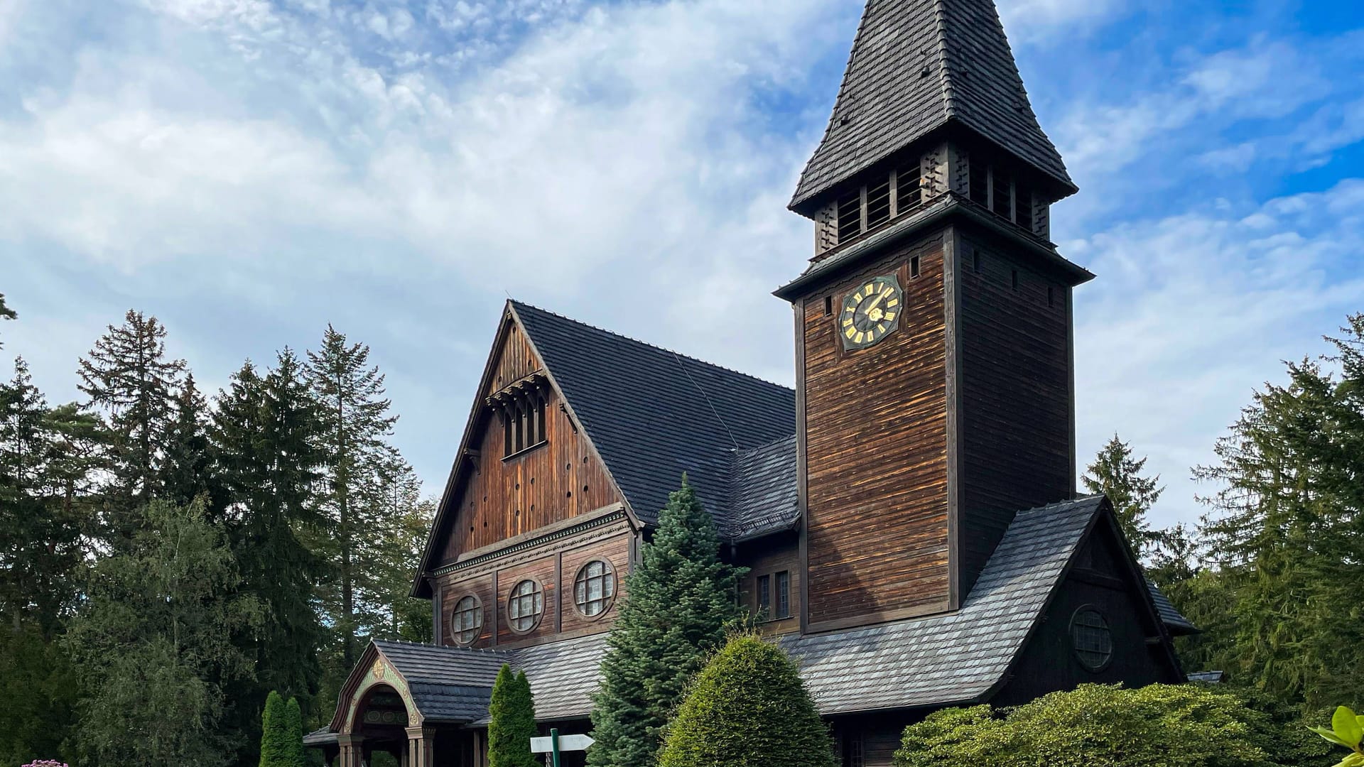 Die hölzerne Friedhofskapelle auf dem Südwestkirchhof Stahnsdorf: Die Kapelle wurde 1911 errichtet und ist noch im Originalzustand erhalten.