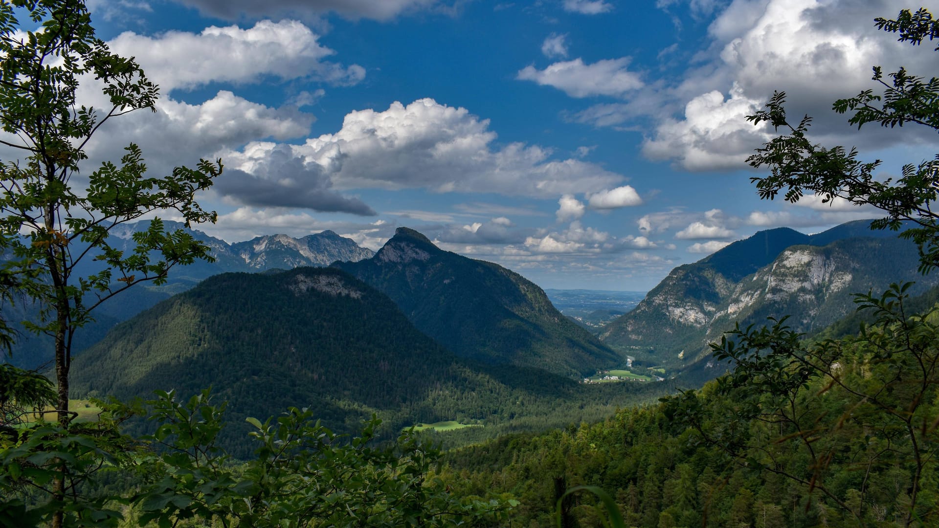 Blick von der Reiter Alm Richtung Bad Reichenhall und Hochstaufen (Symbolbild): Hier ist ein Deutscher tödlich verunglückt.