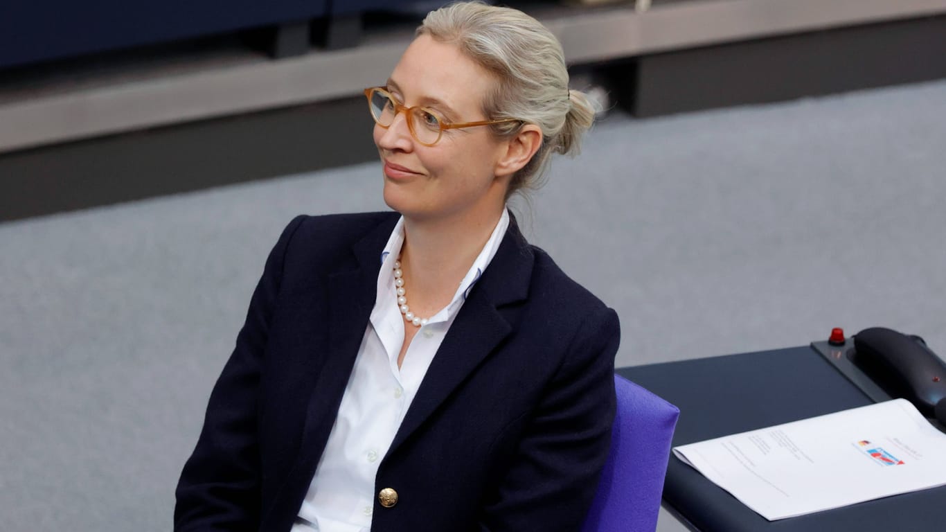 Alice Weidel: Die rechtspopulistische Politikerin drückt Trump die Daumen.