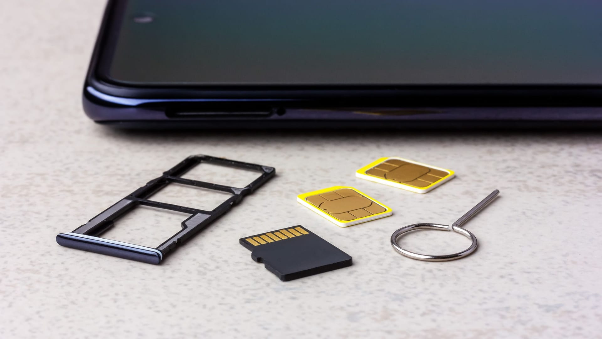 Die SIM-Karte ist für das Telefonieren und Surfen im Internet essenziell.