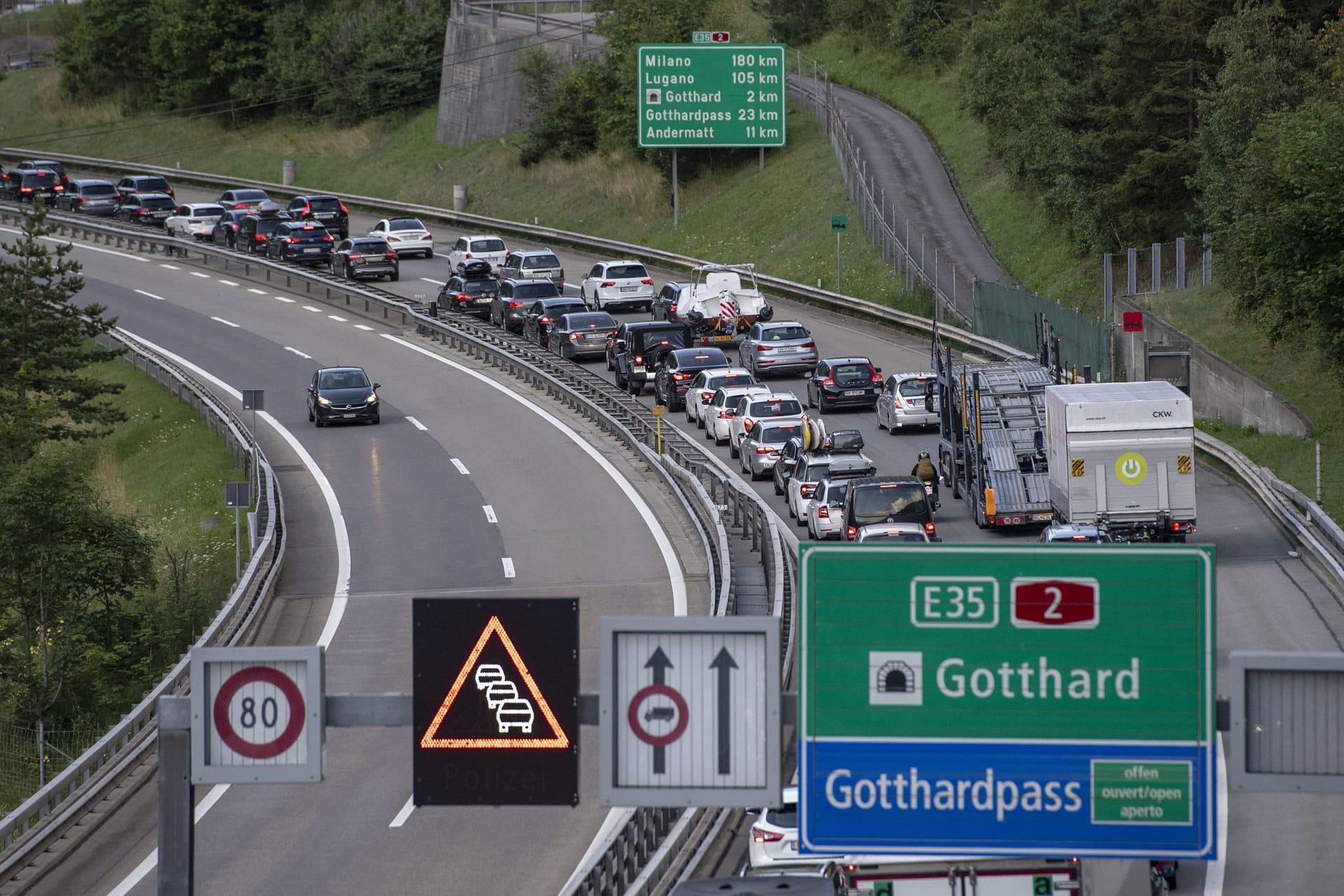 Stau am Gotthardtunnel in der Schweiz