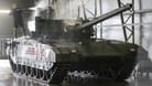 T-14 Armata (Archivbild): Der sogenannten Super-Panzer könnte eine "Luftnummer" sei, so Experte Ralf Raths.