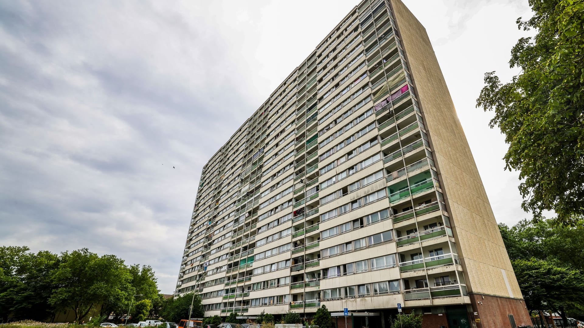 Umstrittenes Hochhaus an der Duisburger Ottostraße: Ein SPD-Politiker schlägt den Abriss vor.