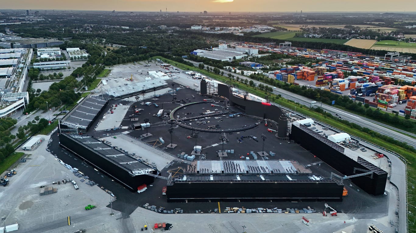 Blick auf das Pop-Up-Stadion: Ab dem 2. August wird Adele auf dem Messegelände insgesamt zehn Konzerte spielen.