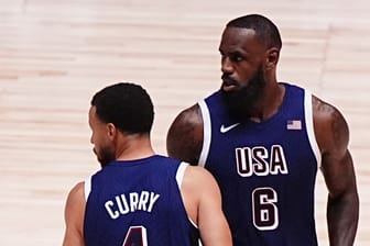 Stephen Curry (links) und LeBron James: Sie sind Teil des neuen "Dream Teams" der USA.