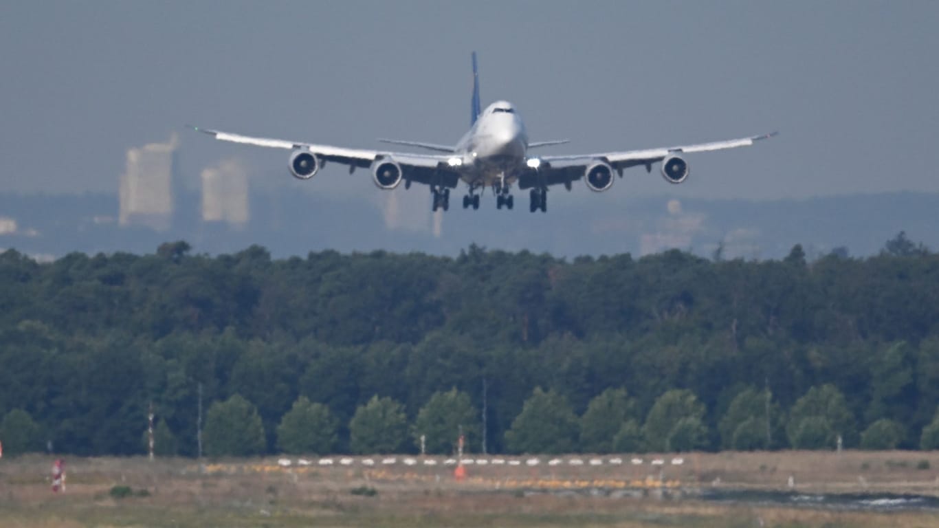 Flugverkehr in Frankfurt wegen Klimaaktivisten eingestellt