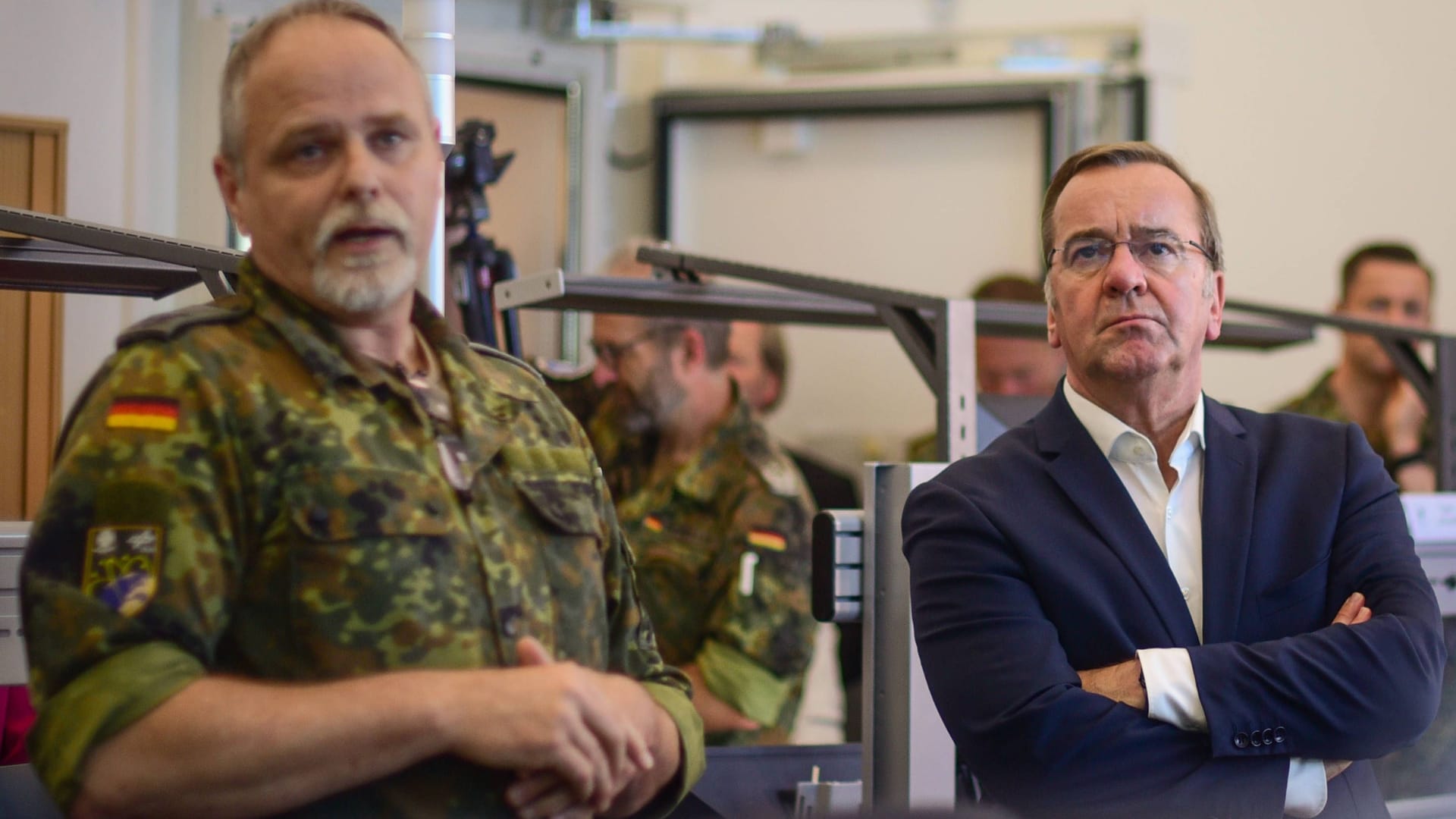 Verteidigungsministers Boris Pistorius beim Weltraumkommando der Bundeswehr in Uedem in Nordrheinwestfalen.