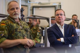Verteidigungsministers Boris Pistorius beim Weltraumkommando der Bundeswehr in Uedem in Nordrheinwestfalen.