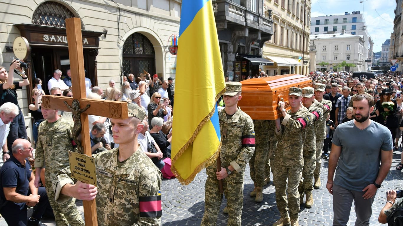 Ermordete ukrainische Politikerin in Lwiw beerdigt