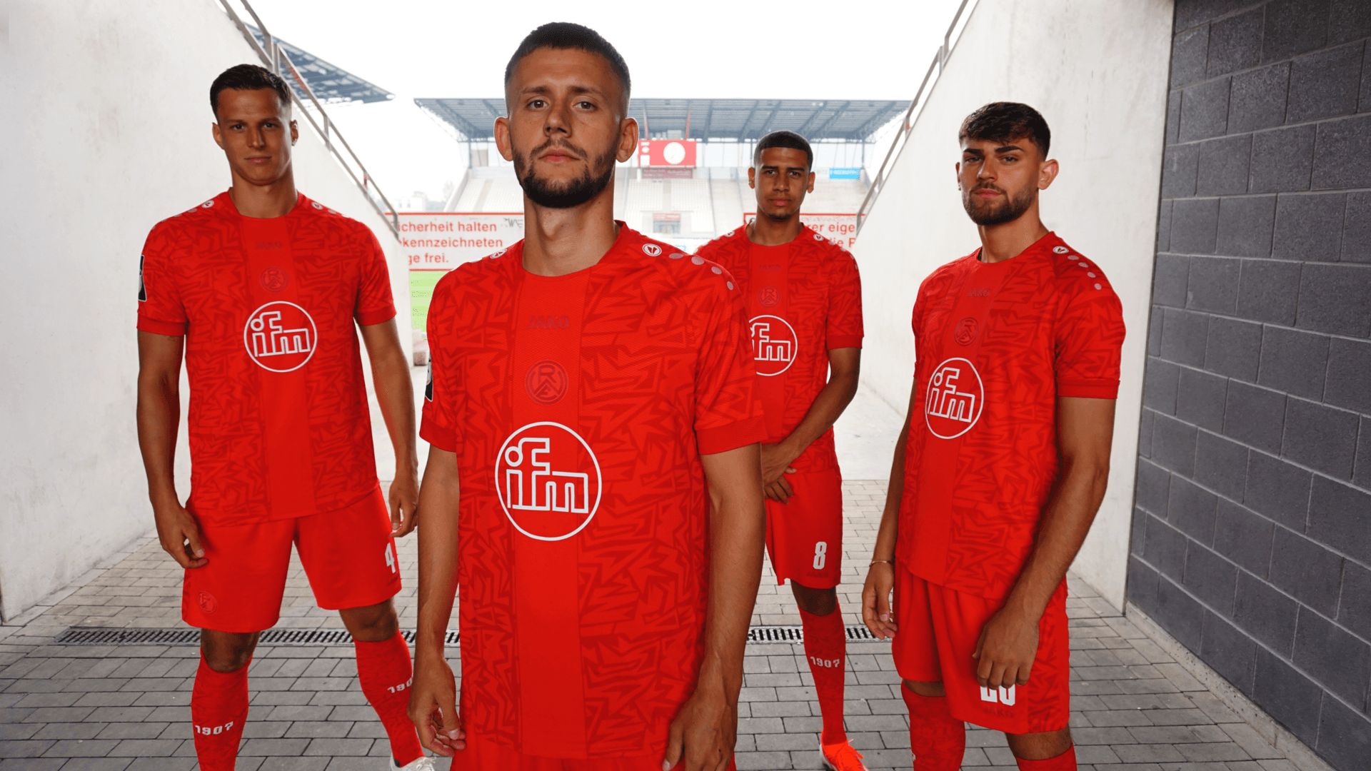 Das neue Heimtrikot von Rot-Weiss Essen wurde unter dem Motto "All Red" designt.