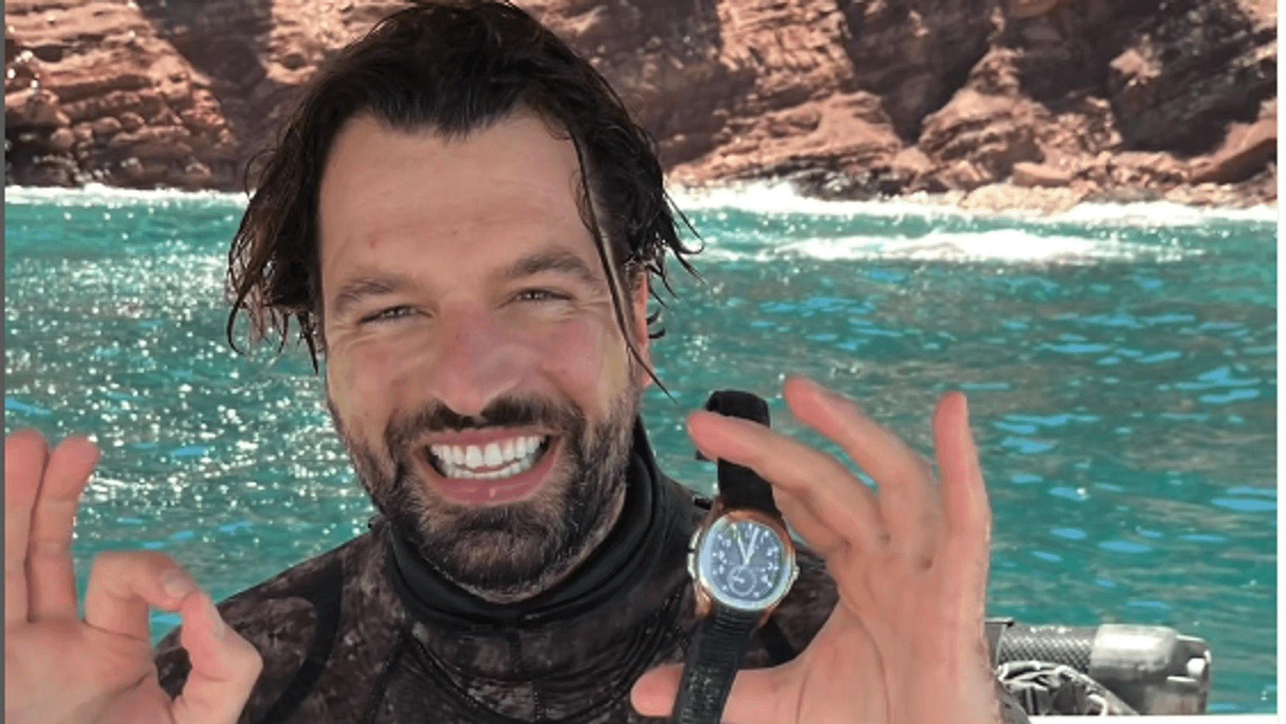 Define avcısı denizde 65 bin avroluk saat buldu