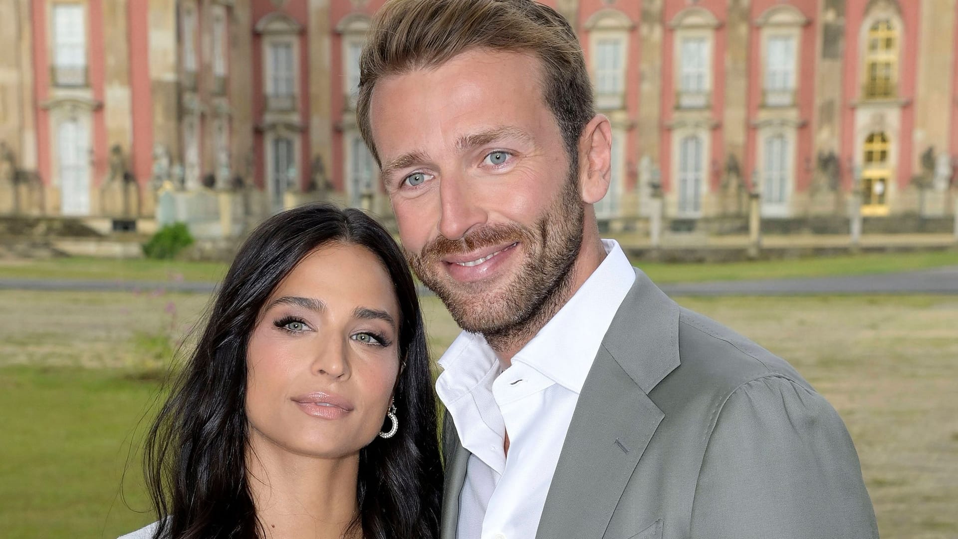 Amira Pocher und Christian Düren: Sie feierten ihren ersten Pärchenauftritt im Juli 2024 bei der Marc Cain Fashion Show in Potsdam.