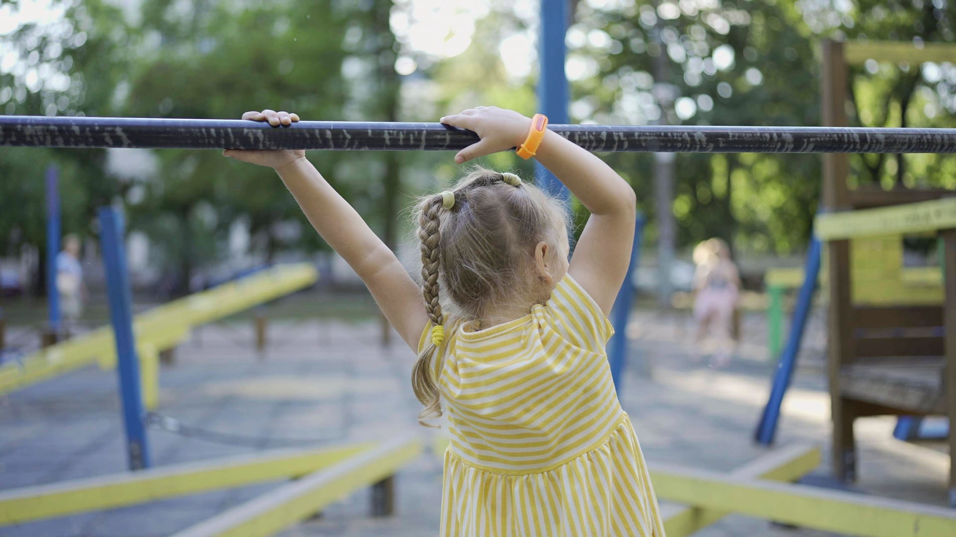 Kleines Mädchen spielt auf Spielplatz (Symbolbild): Erst nach Abschluss der Untersuchungen wird über das weitere Vorgehen entschieden. Kleines Mädchen spielt auf Spielplatz (Symbolbild): Erst nach Abschluss der Untersuchungen wird über das weitere Vorgehen entschieden.