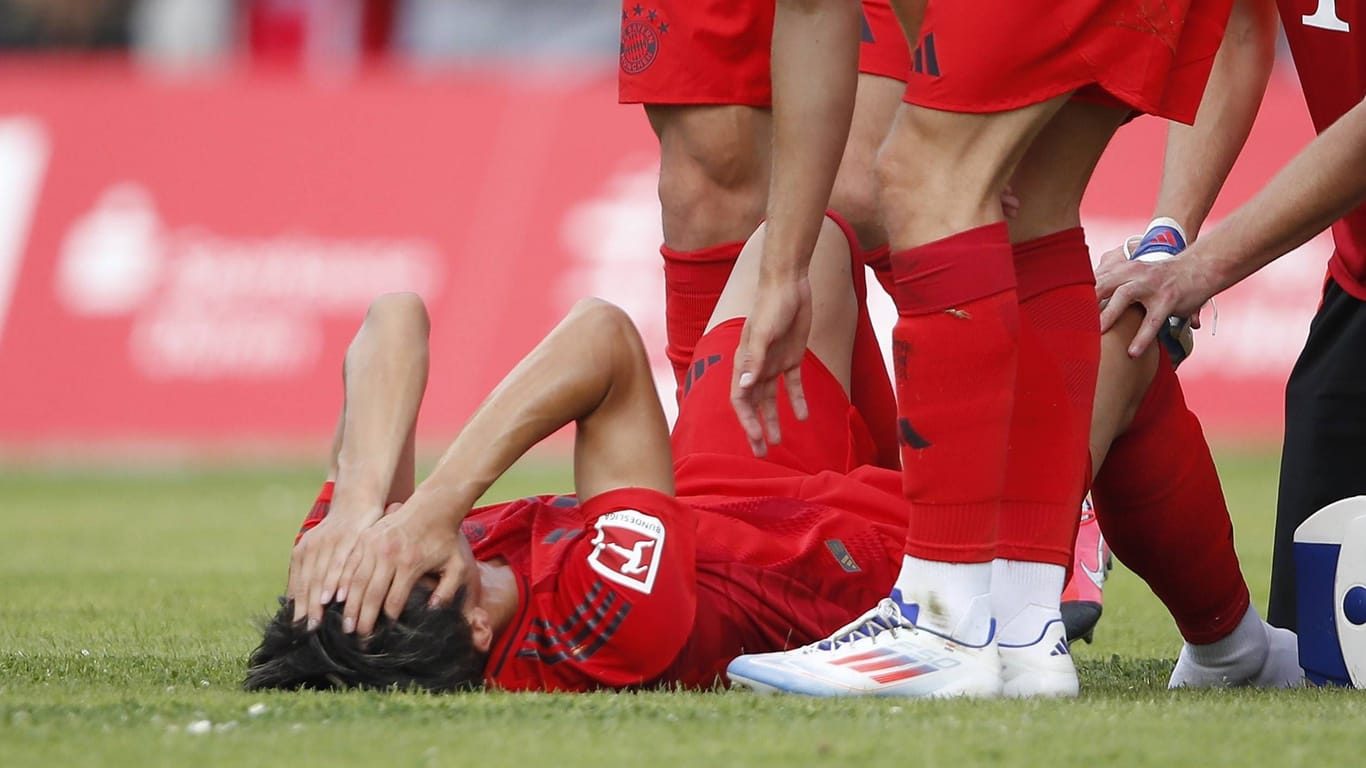 Hiroki Itō am Boden: Der Japaner wird den Bayern lange fehlen.