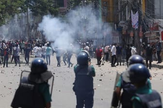 Studentenproteste in Bangladesch: Die Polizei geht mit brutaler Härte gegen die Demonstrierenden vor.